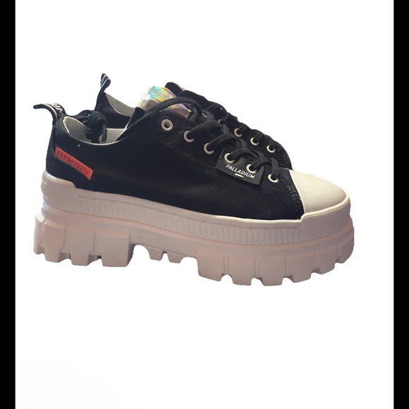 Palladium Revolt Lo TX Platform Sneakers Womens US Size 8 Black/Marshmallow - Picture 10 of 16